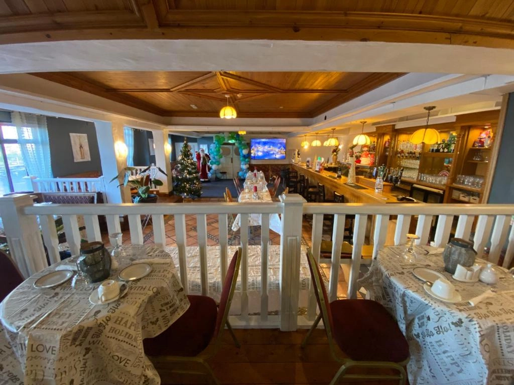 Restaurant and bar at The Lanterns Hotel